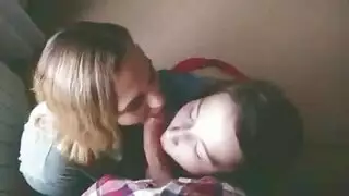 استمناء صريح: فتاة مغربية تئن وتقذف بقوة