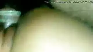 ليلى تأخذ قضيبًا صلبًا في كسها