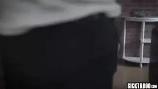 خضوع تمثيلي: الطالبة مطيعة لمُعلّميها