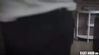 نيك صفي هادئ: المدرس والطبيب يمارسان الإيلاج المزدوج مع فتاة مطيعة