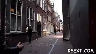 العاهرة دنوج تخدم خمسة رجال مثارين في غانغبانغ