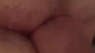 شقراء ضخمة الثدي تمارس الجنس بجوارب شبكية حتى تبلغ النشوة