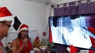 داني وعرس عيد الميلاد: قضيبان يملآن مهبلها الضيق بقوة