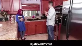 إباحي قاسي: الجمال العربي آدا سانشيز يُدمر بعمود ضخم