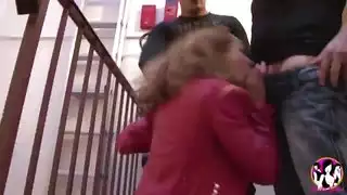 فتاة عربية ملتهبة تُمارس الجنس على وجهها وتُملأ بالسائل المنوي بلا رحمة