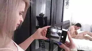 دمية الجنس الشقراء تحصل على حصتها اليومية من القضيب