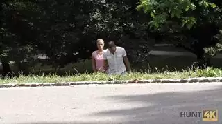 فتاة قذرة تريد قضيبك في كل فتحة