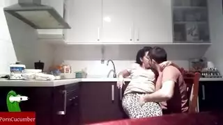 هندي صبي يتيم خالته بلقوة وهيه تنظف