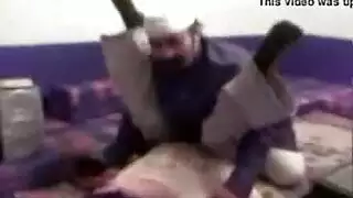 اب يهيج عله بناته واغتصاب