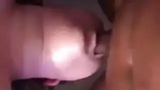 مؤخرة لوسي الضيقة تتعرض لضربات من رجل أسود ذو عضوة ضخمة