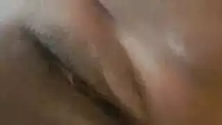 لحس شفرات كسها عنيف