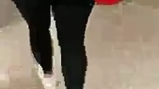 مؤخرة ممتلئة بالأسود تمارس الجنس بقوة