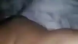رغم الإرهاق، يحفر في مؤخرتها في بورن خشن
