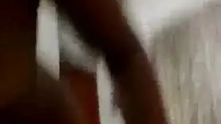 فتاة مغرية تلعب بمنطقته وسرواله الداخلي في مقطع إباحي