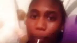 إباحي: شاب أمريكي يباعد مؤخرتها النضرة للكاميرا