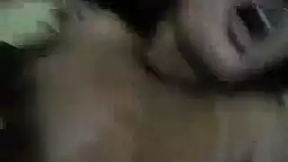 وجه جميل، عقل قذر: هي تحب أخذ قضيب مجهول