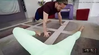 إباحية مجانية: مغربية جميلة تُضاجع من الخلف