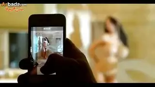 ابن يخش على امه