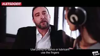 هرولة السماعات: جنس شرجي مع إيقاعات باس عميقة