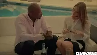 بي بي سي يهيمن على شقراء جميلة في فانتازيا أكاديمية