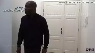 الدكتور يلحس كس مراهقة شقراء وهي تتألم