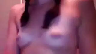 جلسة تمدد في الفصل مع انتشار الساقين على نطاق واسع