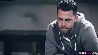 خيال الجنس الجماعي: ثلاث عاهرات مثيرات يتم ضربهن بواسطة فحل ذو قضيب ضخم في إجراءات إباحية