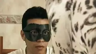ابن ينيك امه في غرفة نوم